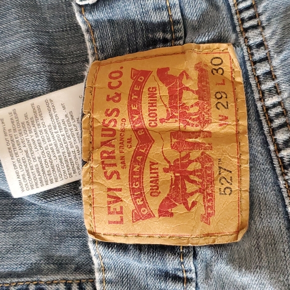 womens distressed Levi's 527, 29x30 - Picture 2 of 6
